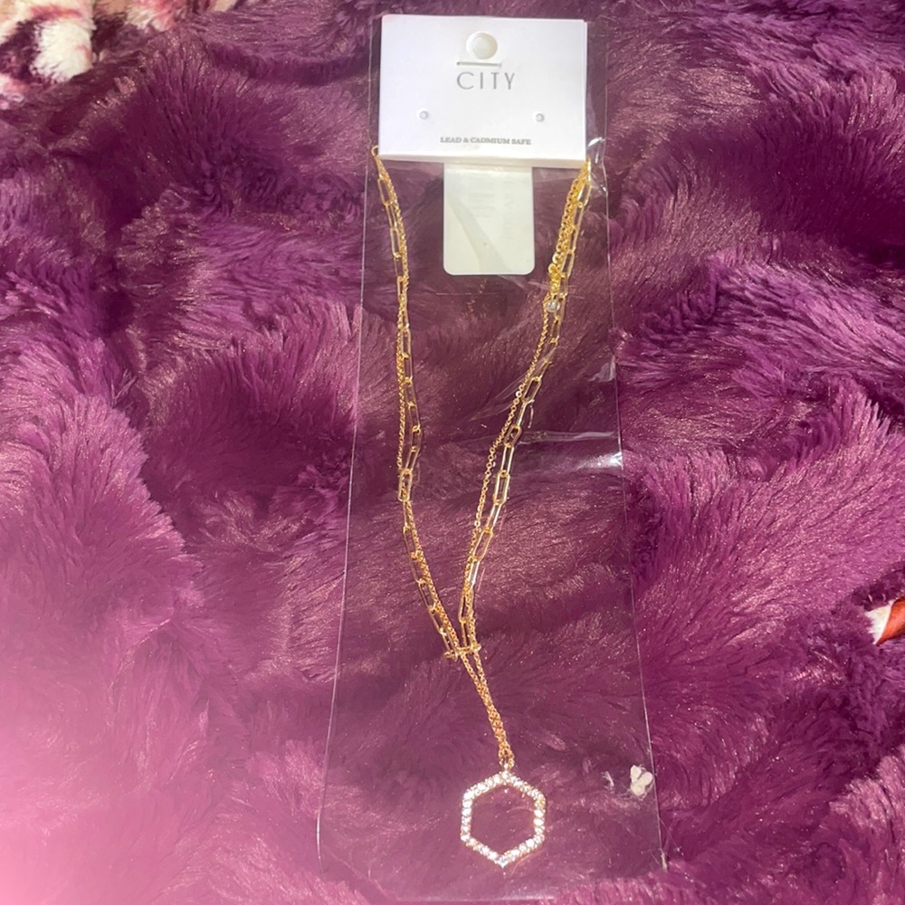 🌟⭐️Beautiful Boutique Bought Multi Layered Necklace Gold Hexagon 🌟⭐️